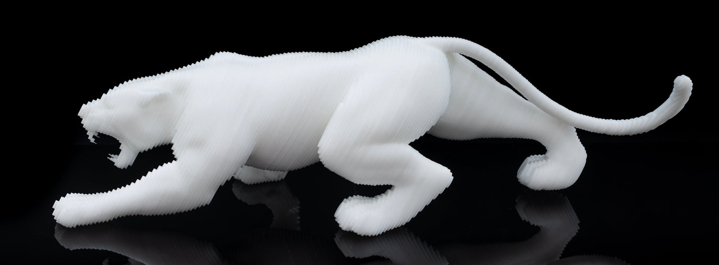 Ghost of the Mountains - Sculpture en plexiglass blanc – Panthère des neiges