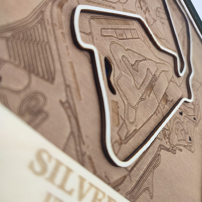 Carte en bois du circuit de Silverstone au Royaume Uni - 40x50cm