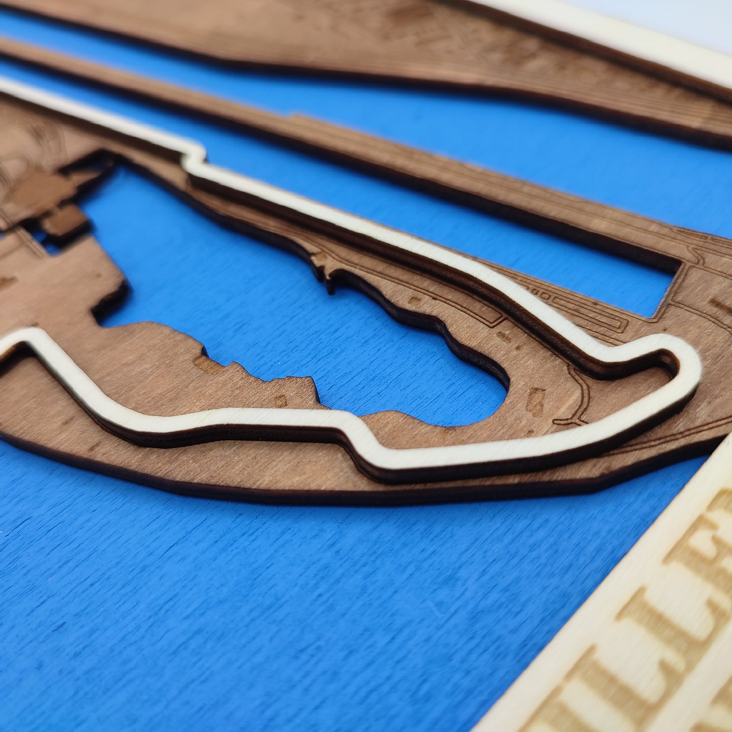 Wooden map of the Gilles Villeneuve circuit in Canada - 40x50cm