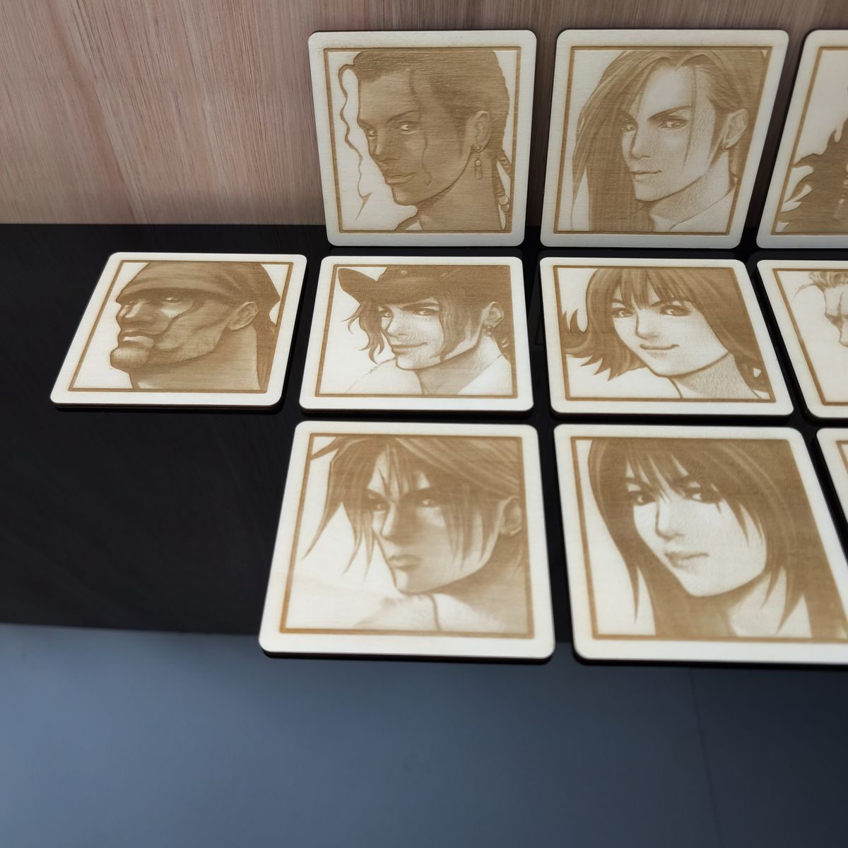 Set de 11 sous verres Final Fantasy 8 en bois