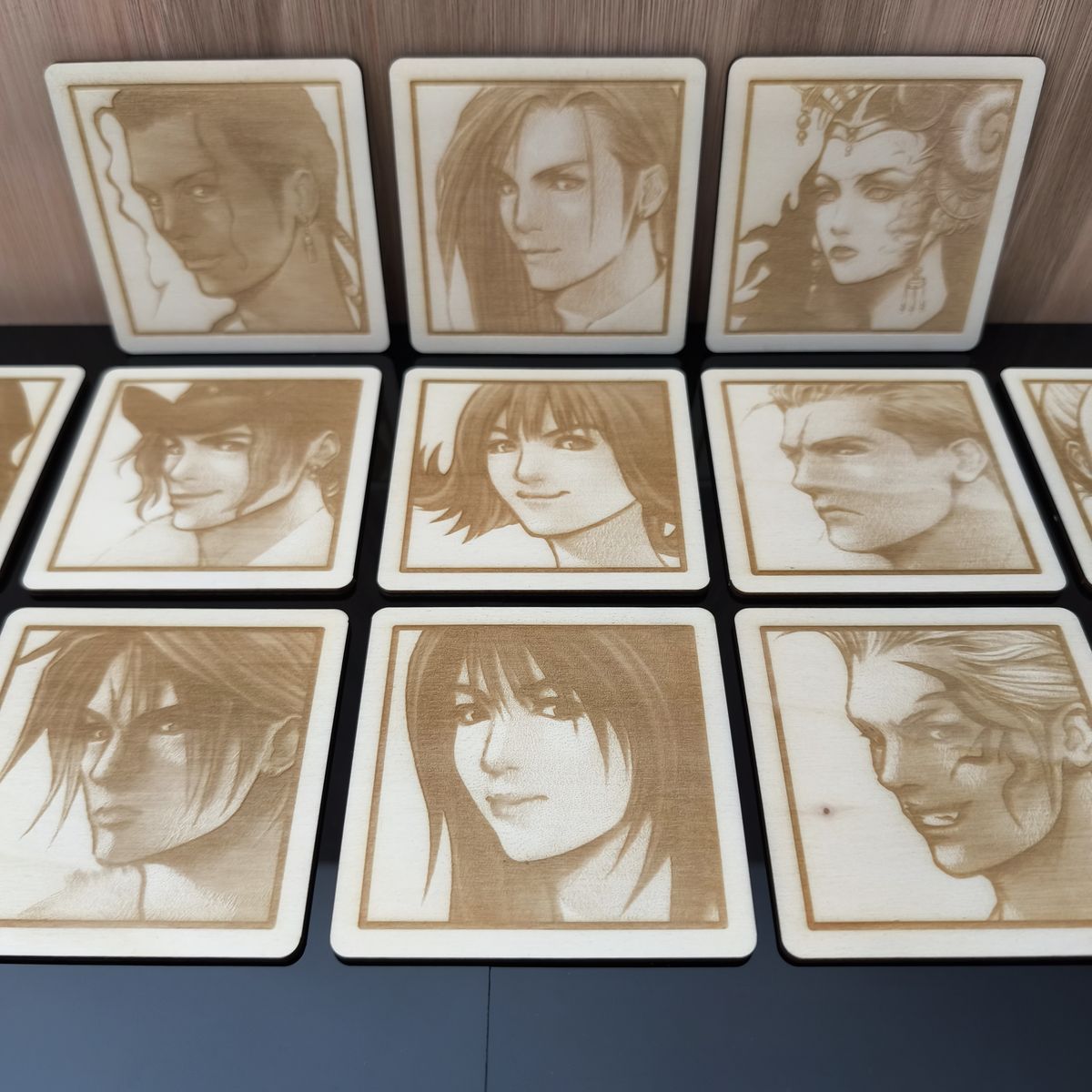 Set de 11 sous verres Final Fantasy 8 en bois
