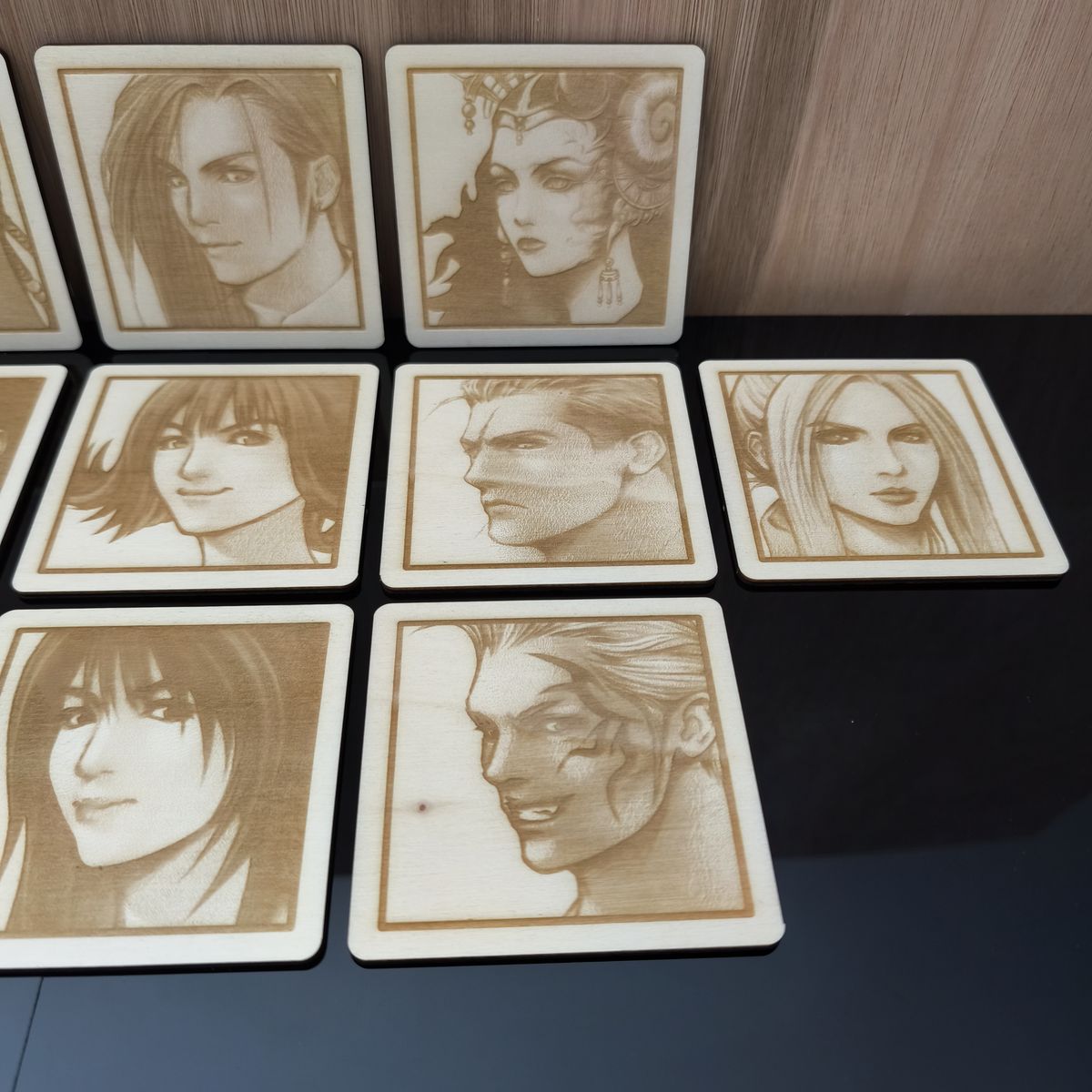 Set de 11 sous verres Final Fantasy 8 en bois